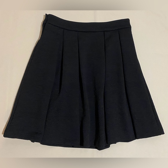 Karl Lagerfeld subtle pattern skirt - Picture 3 of 8